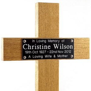 17 inch memorial cross with black plaque and white text, oak - close-up