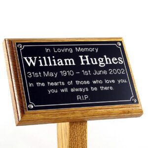 7" x 5" memorial oak plaque with black plaque, white text in a sans-serif font - close-up